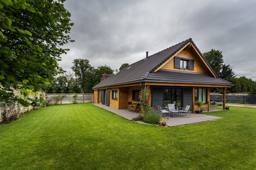 maison-en-bois English first